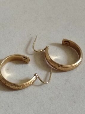 Vintage UnoAerre 18K Solid Gold Etched Hoop Earrings - Italian Hallmarked 750 1A